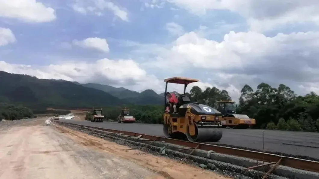 China Small Road Machinery Xmr303 3 Ton Mini Roller Compactor Double Drum Road Roller for Sale